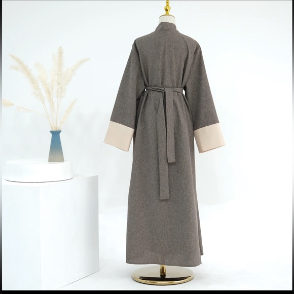 Open front two tone abaya… with pockets! - Picture 2 of 8